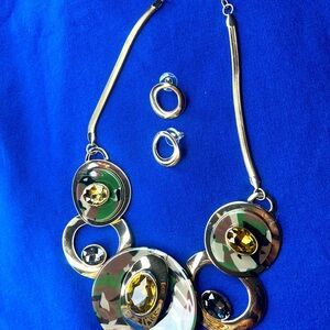 Unique chunky beauty statement